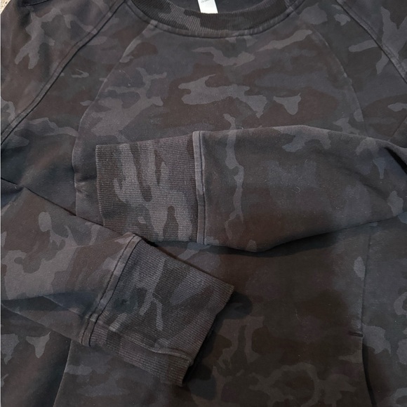 Lululemon scuba crew size 6 VVVGUC *flaw - Picture 6 of 8